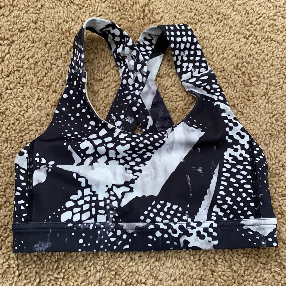 Lululemon sports bra